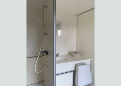 Toiletbygning m. bad – 13 m2