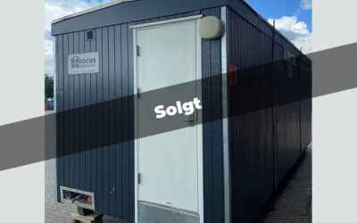 Toiletvogn med 6 toiletter og urinaler