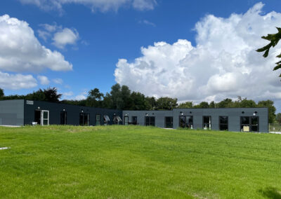 Rum til leg og læring – resultatet er en institutionsløsning med plads til både aktivitet, fællesskab og trygge rammer.