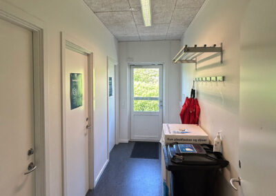 157 m2 kontorbygning med mødelokale/kantine/omklædning
