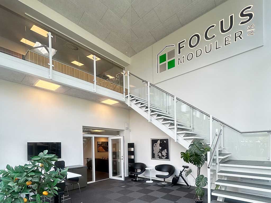 Vi lægger vægt på, at du som kunde får en god og professionel service til den aftalte tid og kvalitet samt til den rigtige pris. | FOCUS Moduler A/S - Salg og udlejning af pavillon- og modulbyggeri Vi lægger vægt på, at du som kunde får en god og professionel service til den aftalte tid og kvalitet samt til den rigtige pris.