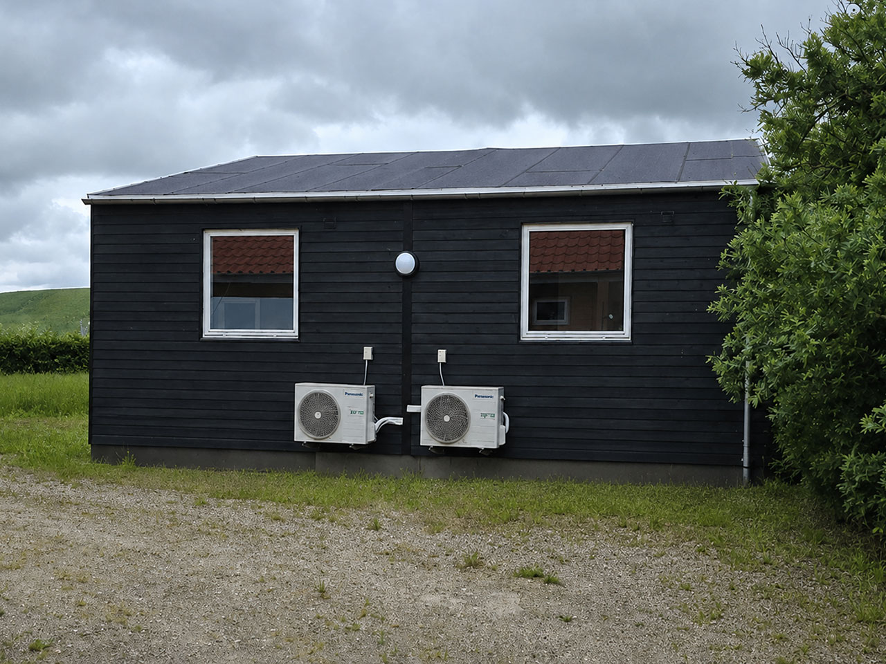 Kontorbyggeri i special-moduler som tilbygning | FOCUS Moduler A/S - Salg og udlejning af pavillon- og modulbyggeri 70 m2 modulbygning med tagrejsning – mange anvendelsesmuligheder