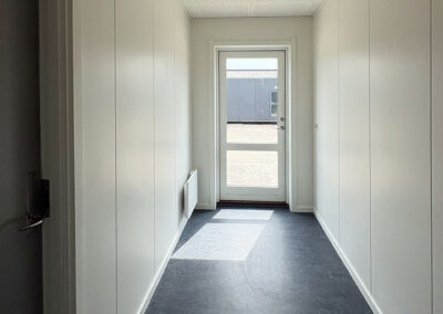 70 m2 modulbygning med tagrejsning – mange anvendelsesmuligheder